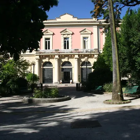 Botanic Charm Bed & Breakfast 3*